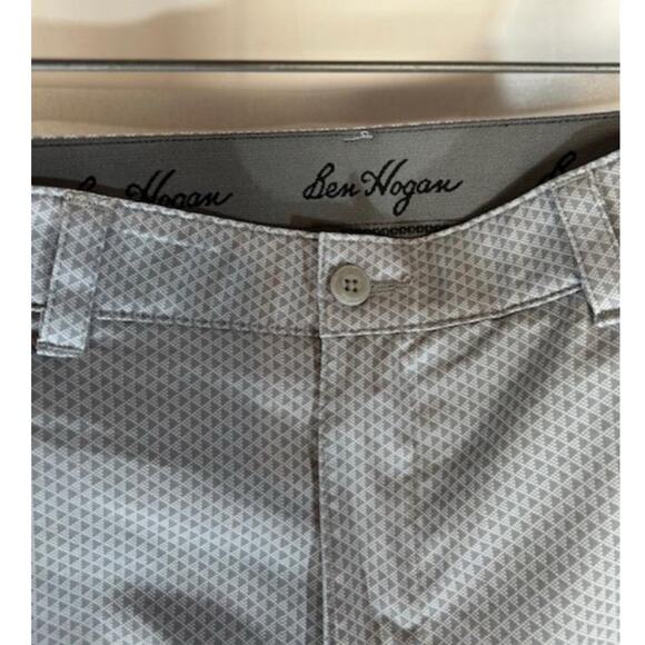 Pair Of Ben Hogan Golf Shorts Size 38 Set Of 2- Khaki & Gray (Spot On Beige) - Picture 3 of 9